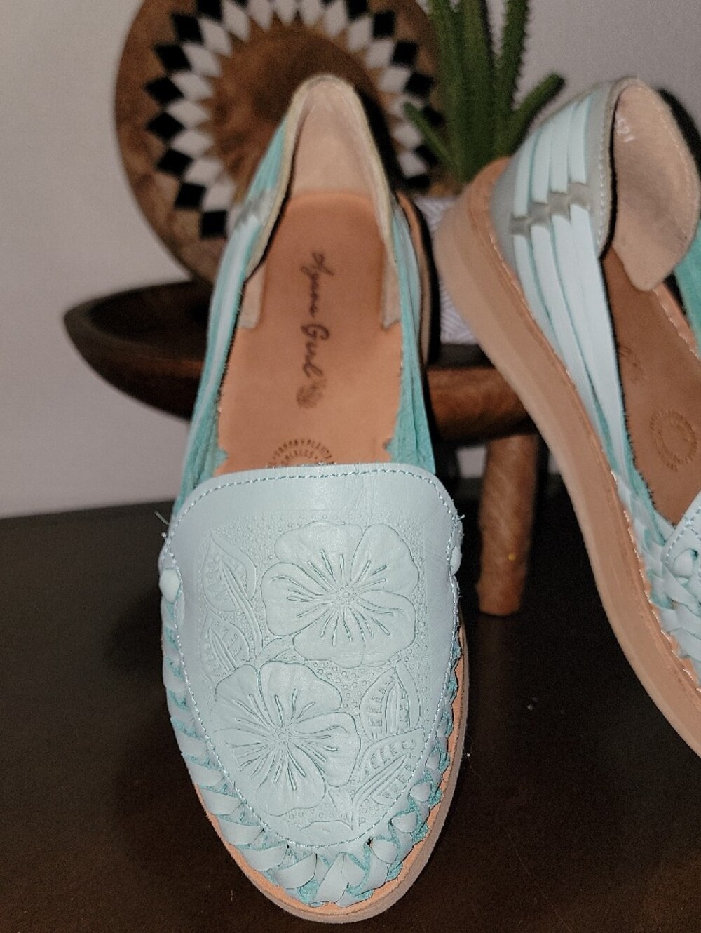 Light Blue Floral-Embossed Slip-On Moccasins Sz 7 - Picture 4 of 12